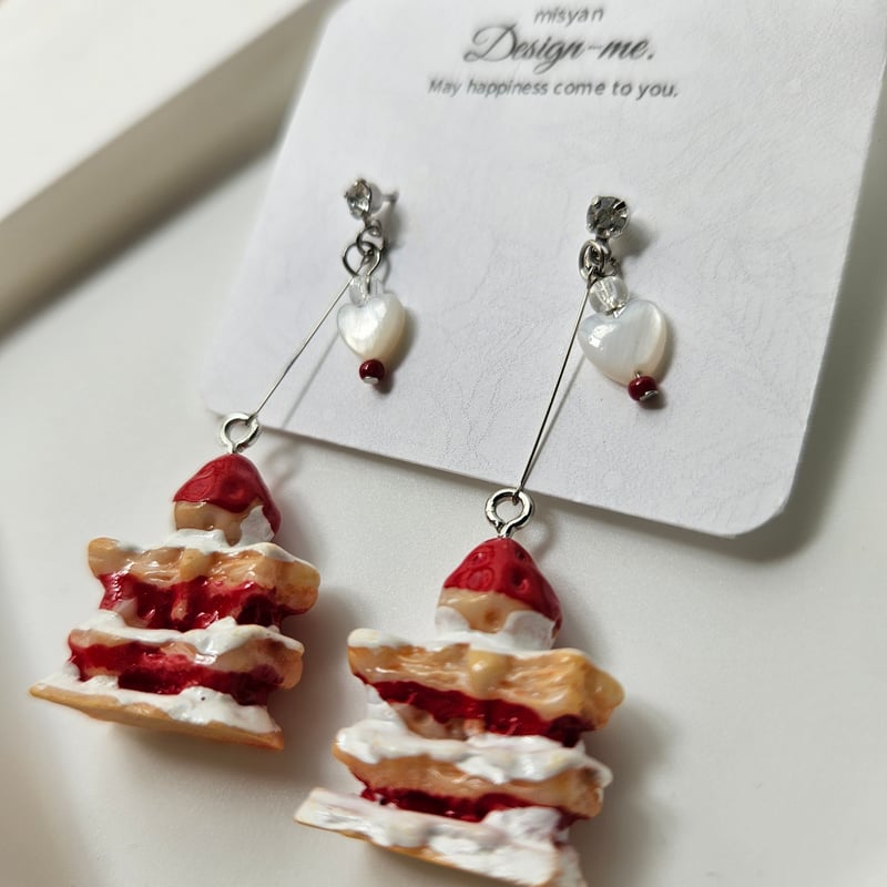 ミルフィーユショートケーキの本ロジウムピアス🍰💗 | la flore(ラ