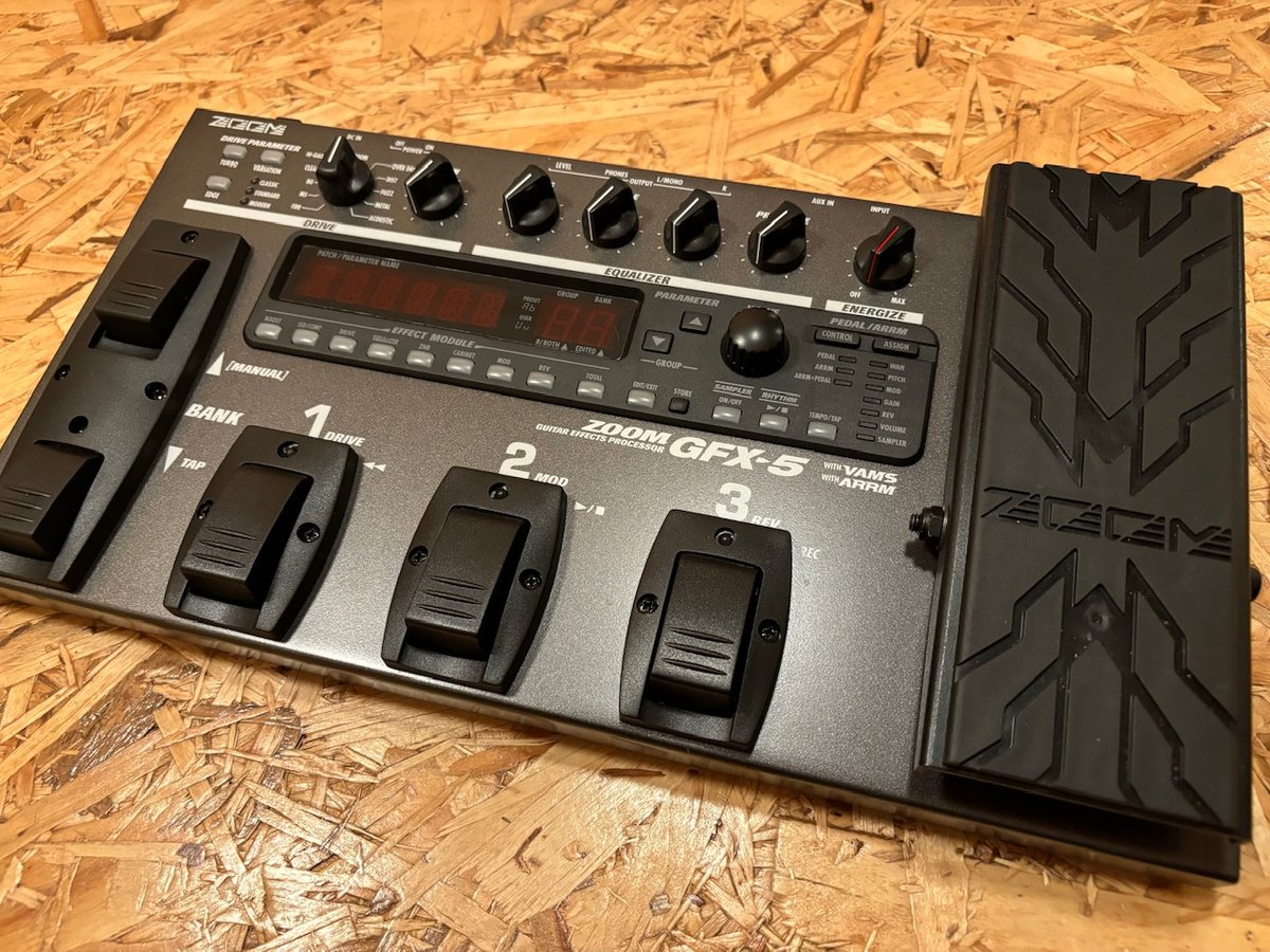 ZOOM マルチエフェクター GFX-5 純正ACアダプター付き 動作確認済み ZOOM B1X FOUR ベースマルチエフェクター 純正アダプター付き