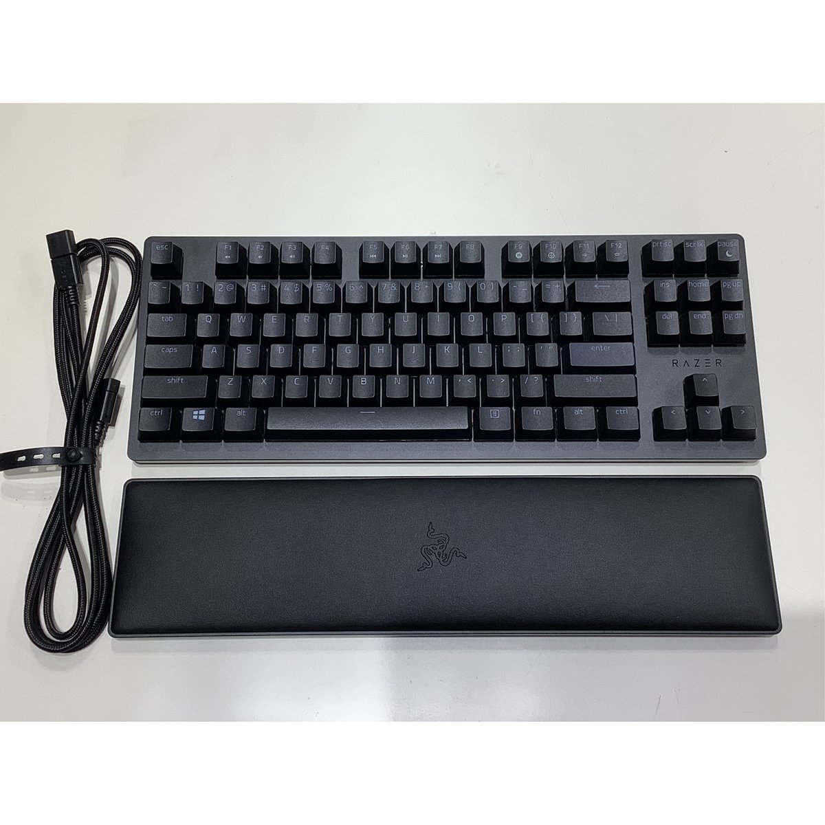 【中古美品】Razer Huntsman V2 テンキーレス（新品リストレスト） 中古美品】Razer Huntsman V2 テンキーレス（新品リストレスト