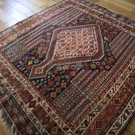 Antique Qashqai Rug / 146x134cm/ No.11022