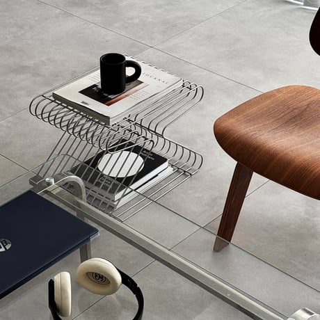 table-03230　Hourglass-shaped wire rack side table magazine rack