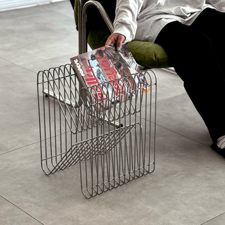 table-03230　Hourglass-shaped wire rack side table magazine rack