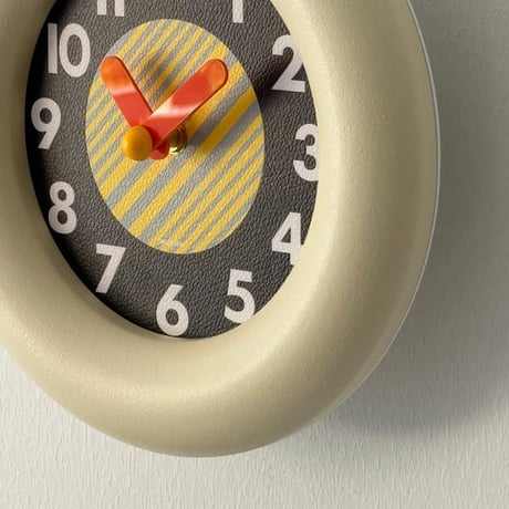 clock-03075　Cream Round Chubby Frame Wall Clock
