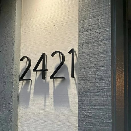 sign-03004　12.5cm Black Studded Raised House Numbers