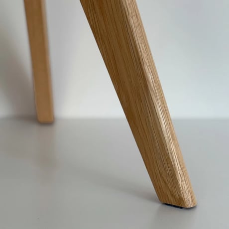 table-03185　White Oak Veneer Top Round Side Table