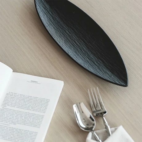 plate-03111　Leaf Black Multi Plate