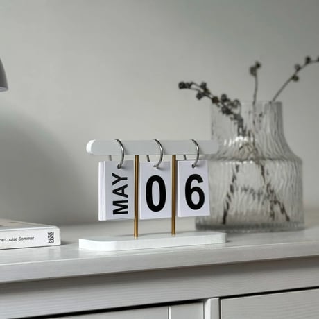 calendar-03028　Scoreboard Flip Tabletop Daily Perpetual Calendar