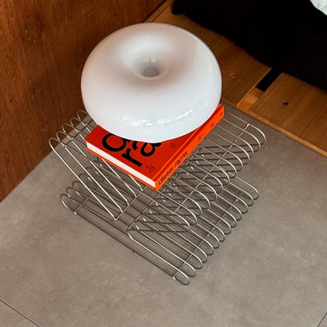 table-03230　Hourglass-shaped wire rack side table magazine rack