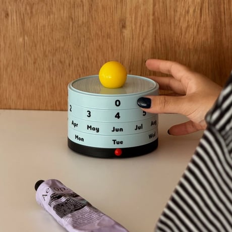calendar-03034　Color Ball Rotating Tabletop Perpetual Calendar