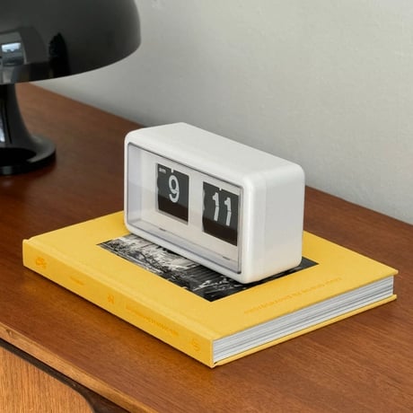 clock-03082　White Flip Table Clock
