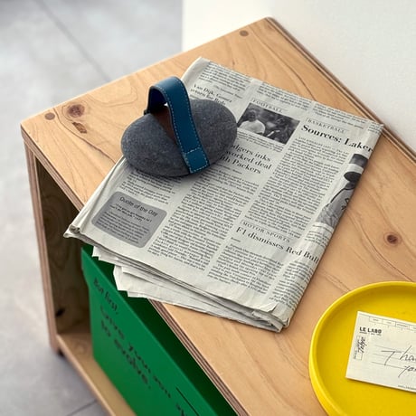 paperweigh-03002　Decorative Stone Paperweight with Vegan Leather Handle
