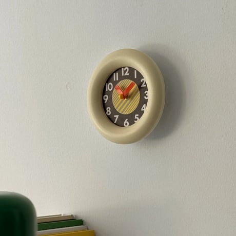 clock-03075　Cream Round Chubby Frame Wall Clock