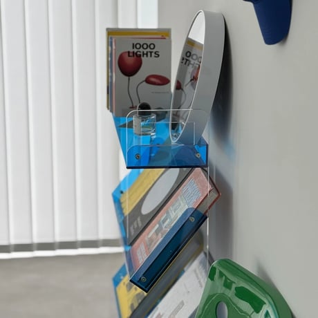 rack-03085　Bicolor Acrylic Display Magazine Rack
