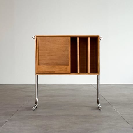 rack-03088　Stainless Steel Leg Display Magazine Cabinet