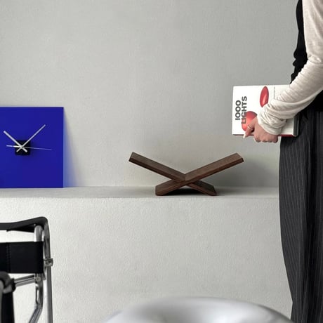 magazinerack-03042　Larch Plywood Cross Bookstand