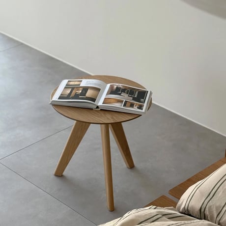 table-03185　White Oak Veneer Top Round Side Table