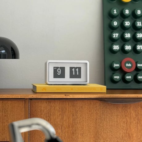 clock-03082　White Flip Table Clock