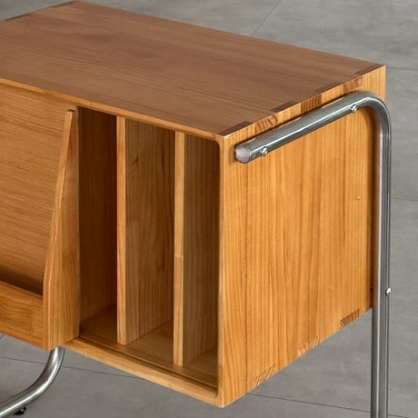 rack-03088　Stainless Steel Leg Display Magazine Cabinet