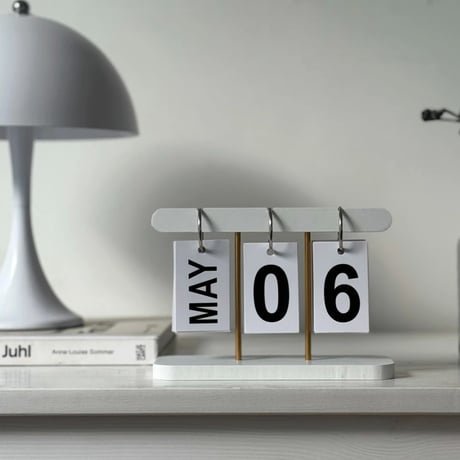 calendar-03028　Scoreboard Flip Tabletop Daily Perpetual Calendar