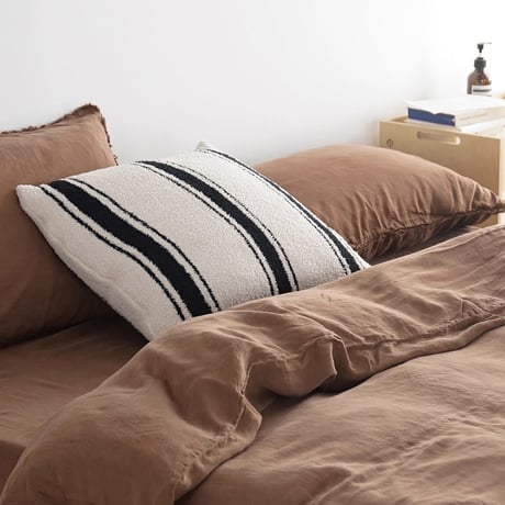 cu-03144　 White & Black Soft Pile Striped Cushion Cover