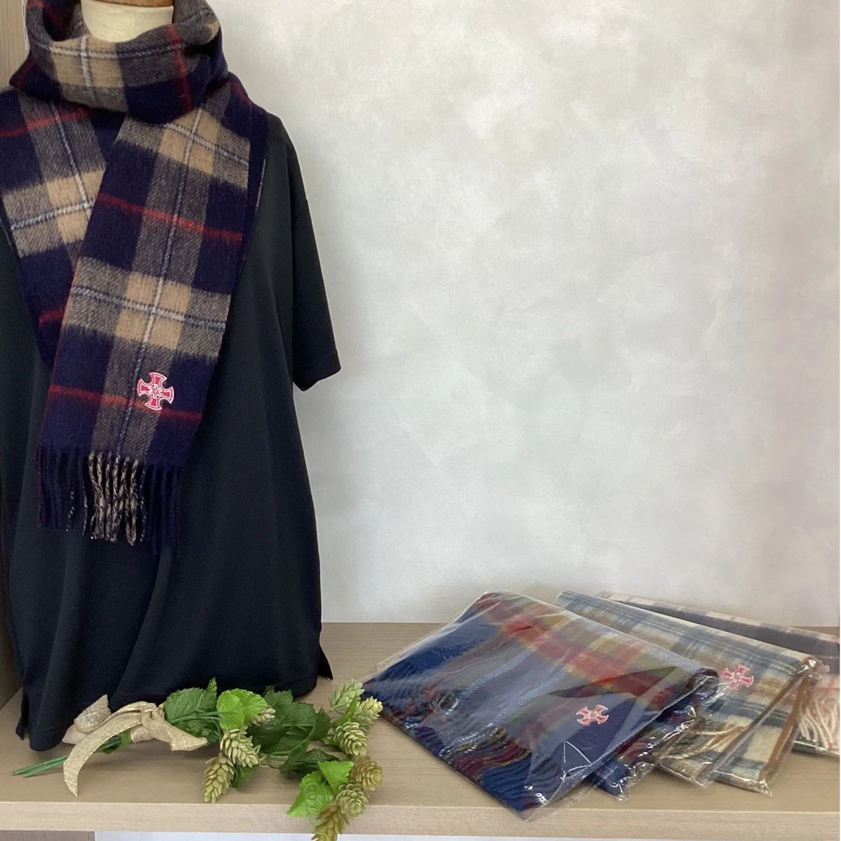 KUON ネイビー リバーシブル マフラー KUON ネイビー リバーシブル マフラー リバーシブル カシミヤ