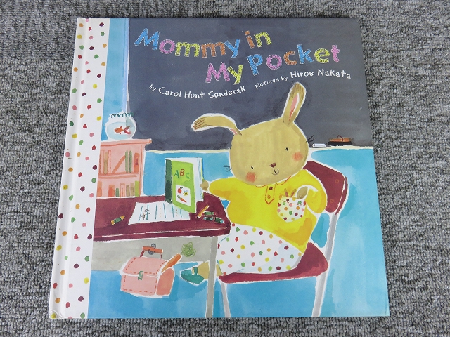 洋書・絵本】Mommy in My Pocket/BL5-SY15 | エイワ書店