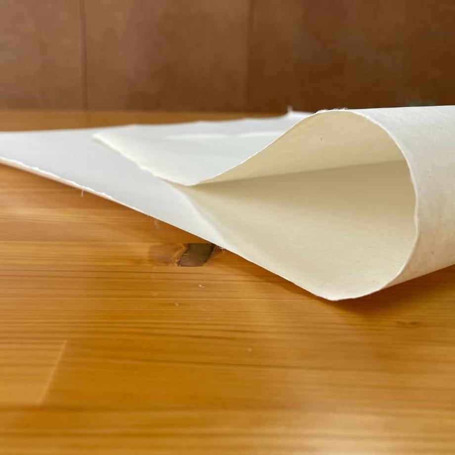 国産雁皮紙(スクリーンによるチリ取りのみ) 64cm × 97cm/版画用等 | いの町紙の博物館