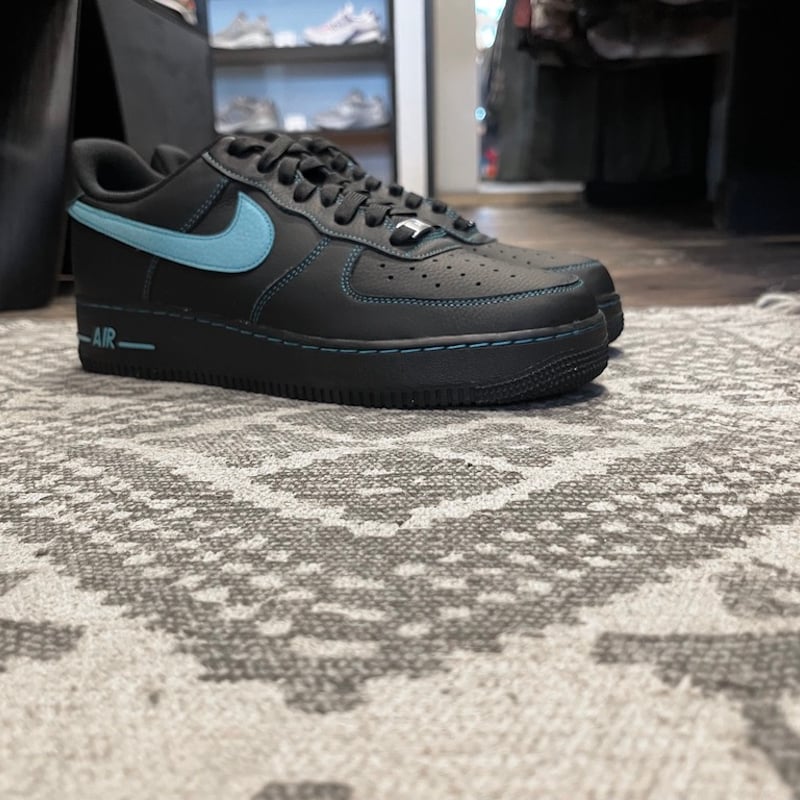 海外限定モデル】NIKE AIR FORCE 1 '07 LV8【ナイキ エア