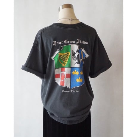 00’s GILDAN "Four Green Fields" crest print tee