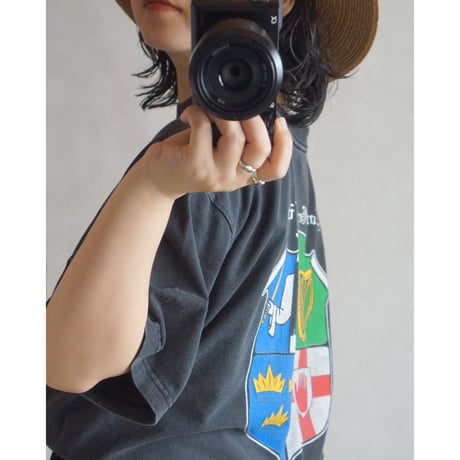 00’s GILDAN "Four Green Fields" crest print tee