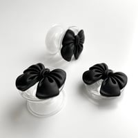 Mini black ribbon grip