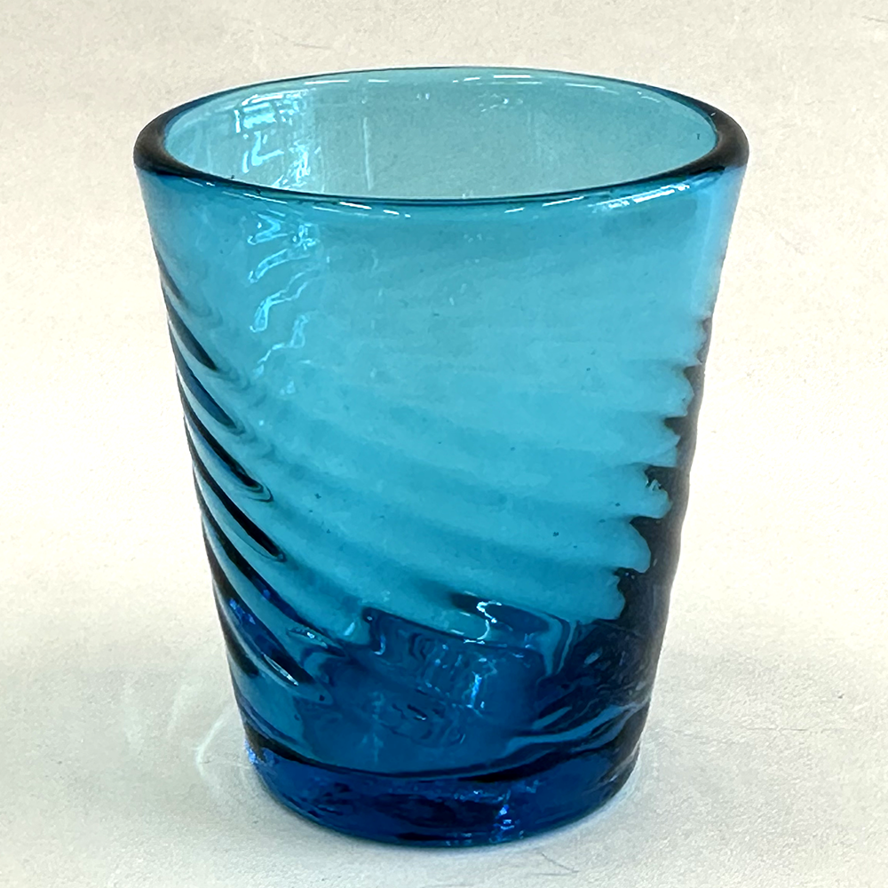 琉球ガラス 赤と青とグリーンの渦巻模様のガラスアート 琉球