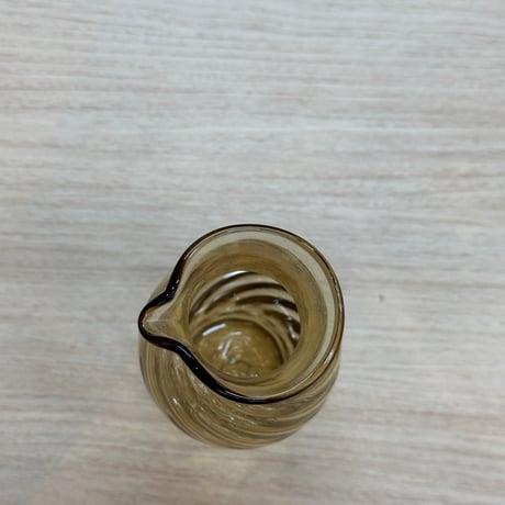 耐熱琉球ガラス　注ぎ口付き徳利（アンバー）  波模様