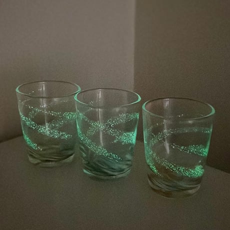 （非耐熱）琉球ガラス　グラス小（水色×白色×橙色） 蓄光入り