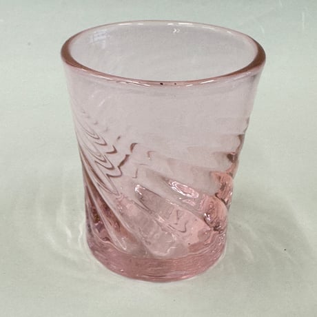耐熱琉球ガラス　限定色　春風ピンク　反りグラス（波模様）