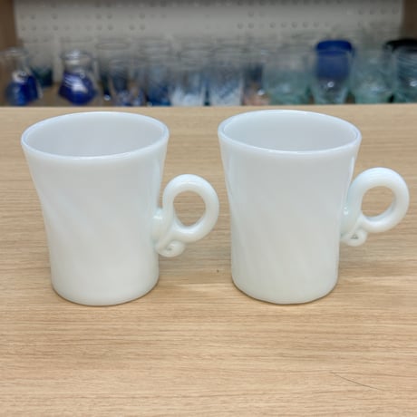 耐熱琉球ガラス　マグカップ（ミルクホワイト）  波模様
