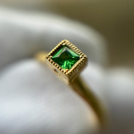 Green Garnet Pandora Ring —宝箱—