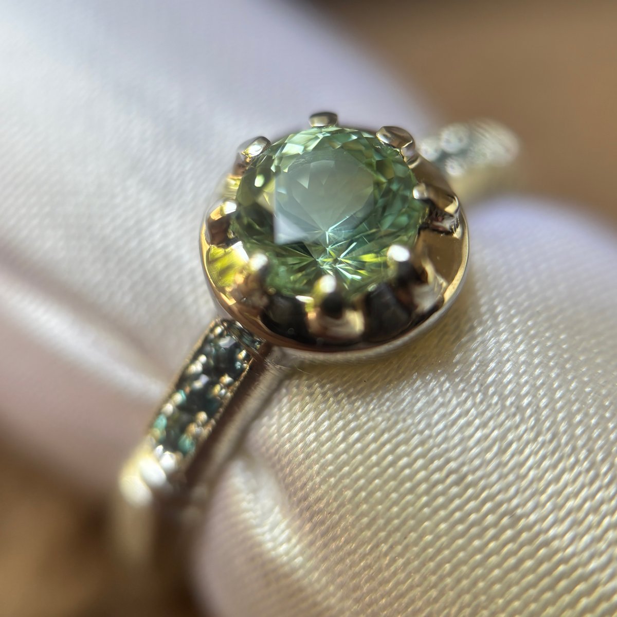 Kornerupine Queen Ring_Pt950 | GERMEDEUR