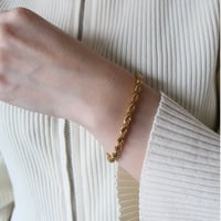 twist bracelet