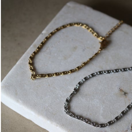 thin chain bracelet