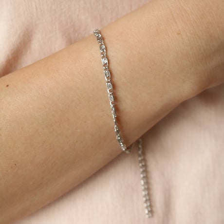 thin chain bracelet