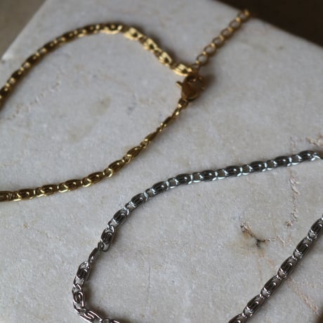 thin chain bracelet