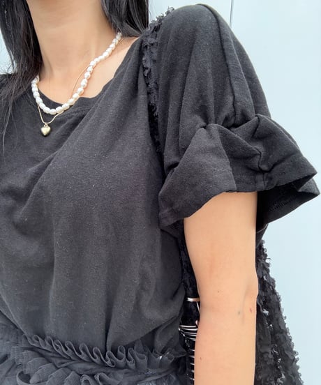 袖フリルTシャツ【BLACK】