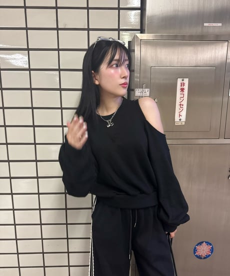 To me スウェットトップス【BLACK】
