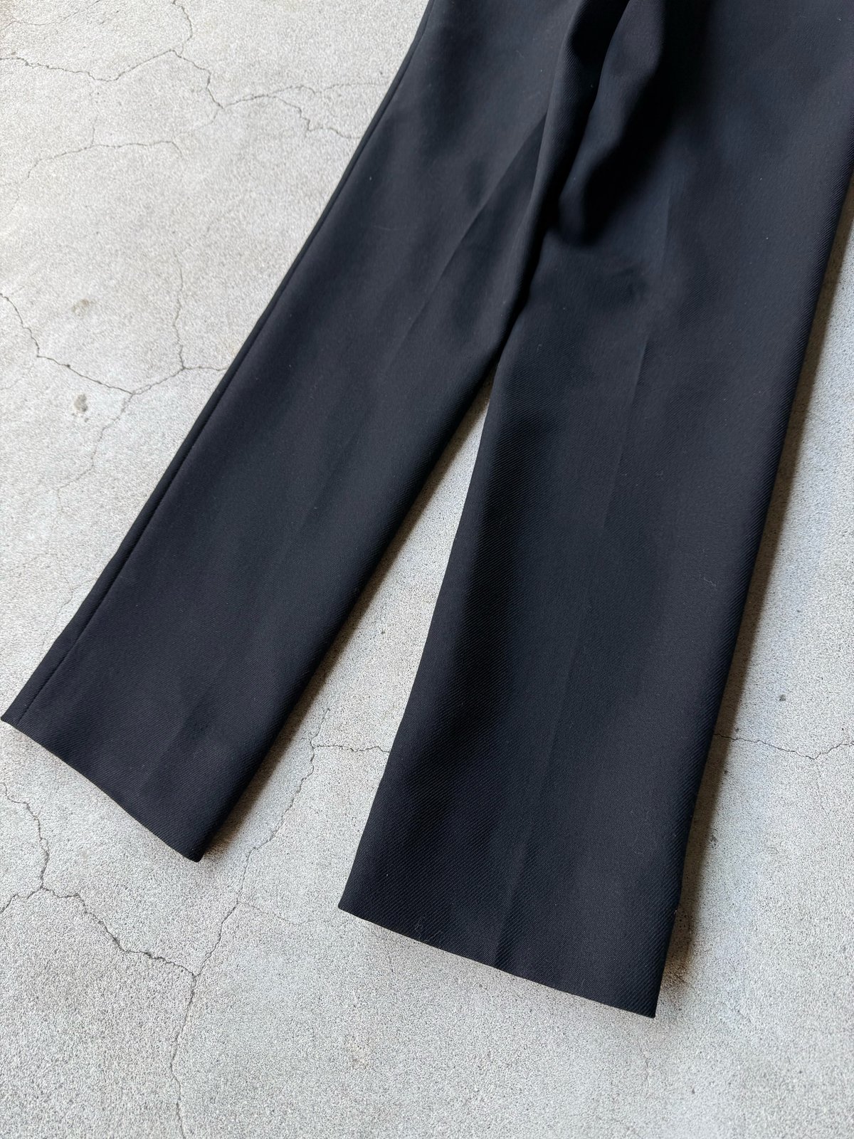 AURALEE BLACK WOOL SERGE NARROW SLACKS | LOSER