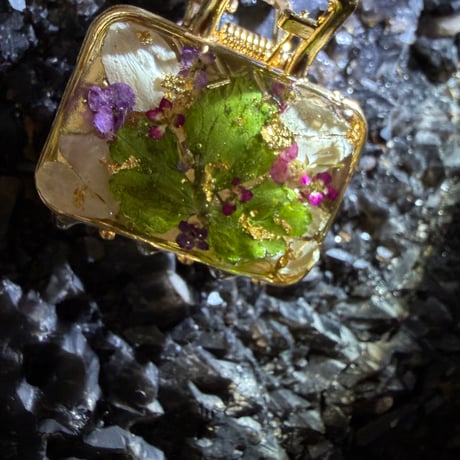 可愛いお花畑髪留め✨