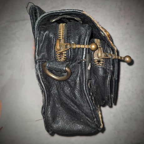 【Kmrii】00s python studs pouch
