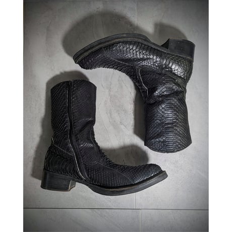 【shellac】black python curved zip boots