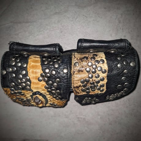 【Kmrii】00s python studs pouch