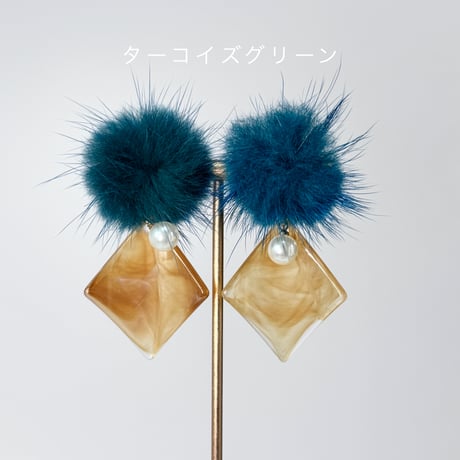 ミンクファー×パール付きマーブルレジンスクエア